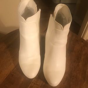 Mia Rosebud Bootie | Size 7 | White/Ivory